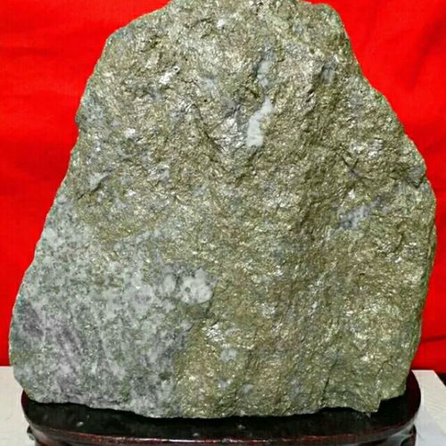 金脈天成 金黃色礦石原石擺件的風(fēng)蘊(yùn)人文與收藏之道