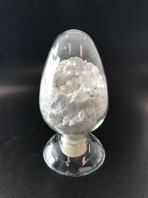 水菱鎂礦石是近些年在西藏班戈湖一帶新發現的一種含鎂非金屬礦